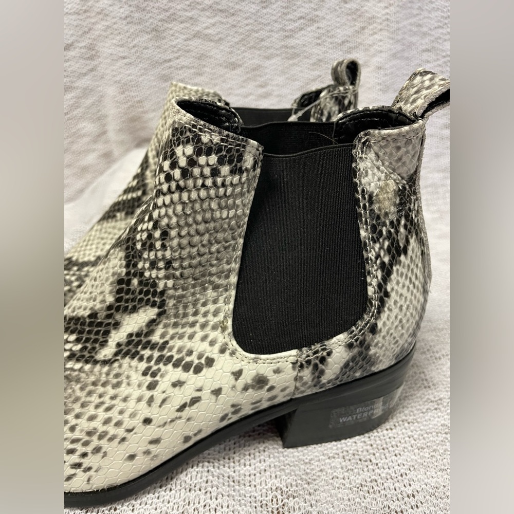 Blondo Snakeskin Waterproof Ankle Boots Size 8M - Picture 5 of 8